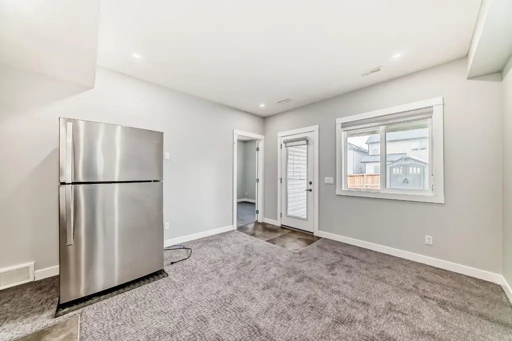 56 Nolanhurst Crescent NW Calgary AB T3R 0Z3