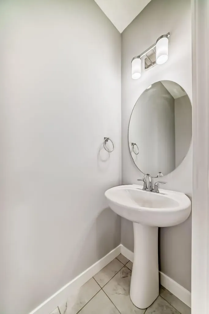 56 Nolanhurst Crescent NW Calgary AB T3R 0Z3
