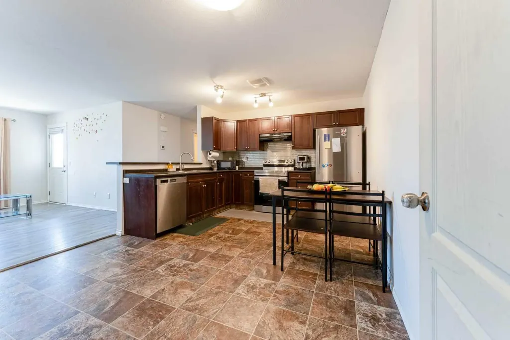8 Bayside Place Strathmore AB T1P 0E1