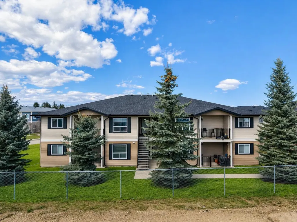 8 Bayside Place Strathmore AB T1P 0E1