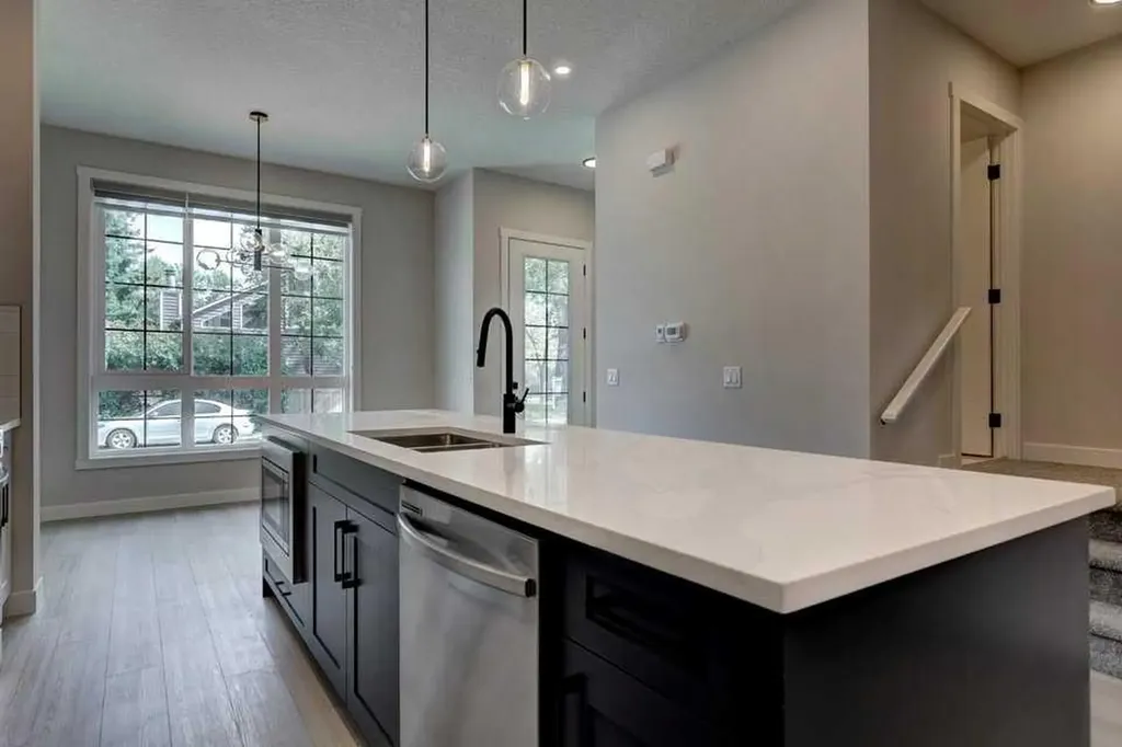 1208 5 Street NE Calgary AB T2E 0Z7