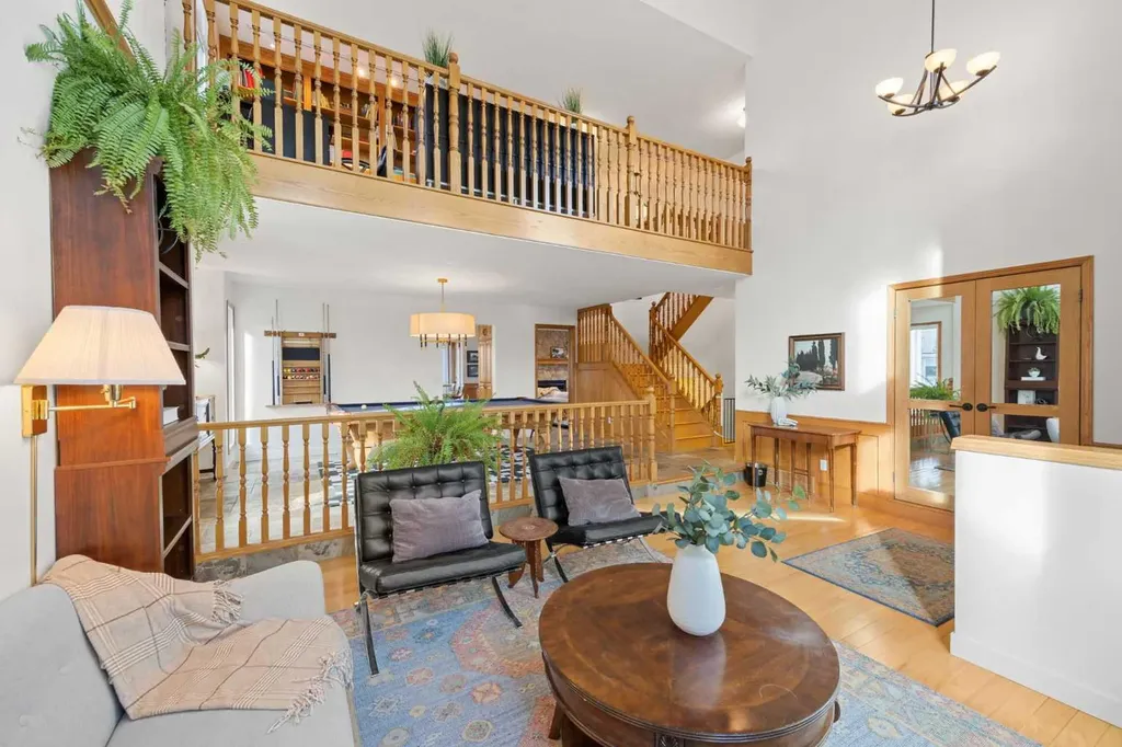 47 Edgeridge Court NW Calgary AB T3A 4P1