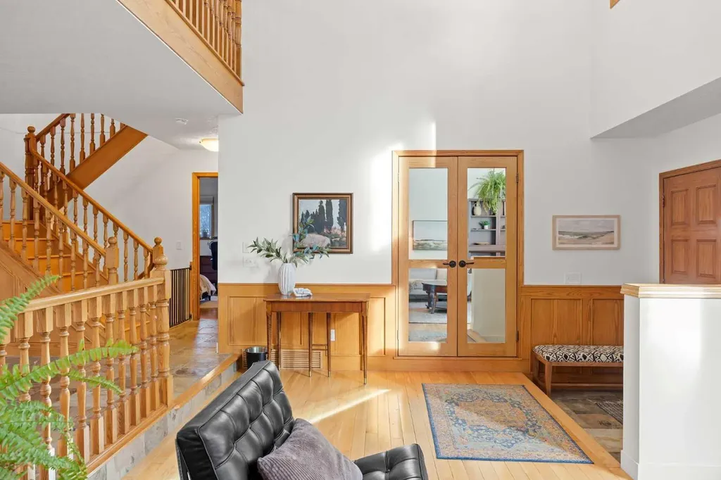 47 Edgeridge Court NW Calgary AB T3A 4P1
