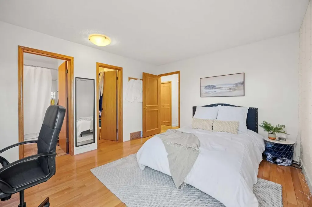 47 Edgeridge Court NW Calgary AB T3A 4P1