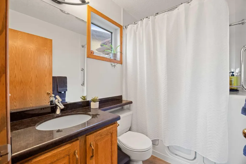 47 Edgeridge Court NW Calgary AB T3A 4P1