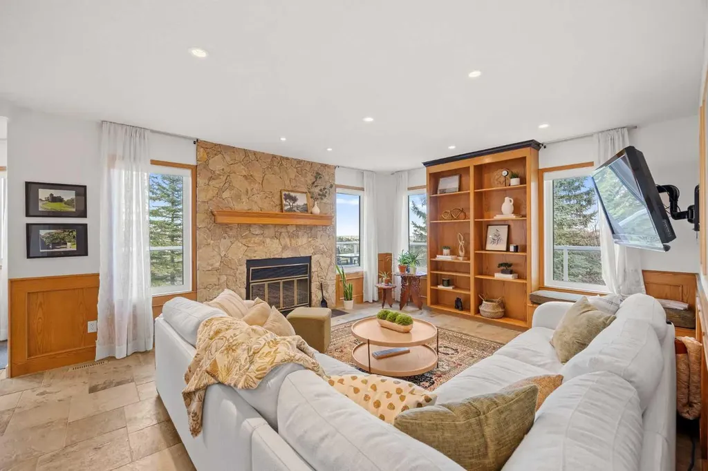 47 Edgeridge Court NW Calgary AB T3A 4P1