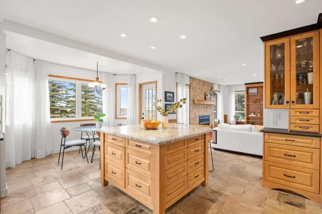 47 Edgeridge Court NW Calgary AB T3A 4P1