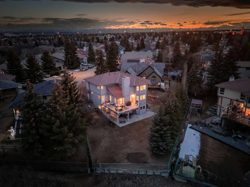 47 Edgeridge Court NW Calgary AB T3A 4P1
