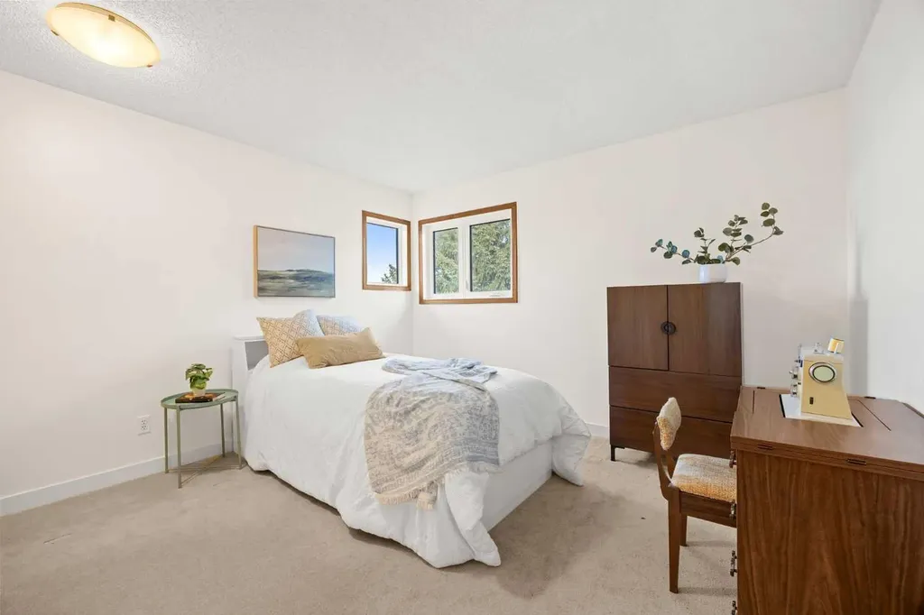 47 Edgeridge Court NW Calgary AB T3A 4P1