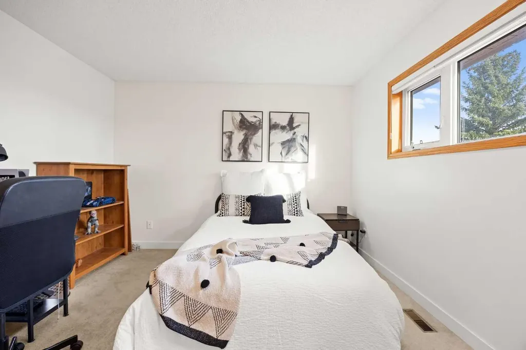 47 Edgeridge Court NW Calgary AB T3A 4P1