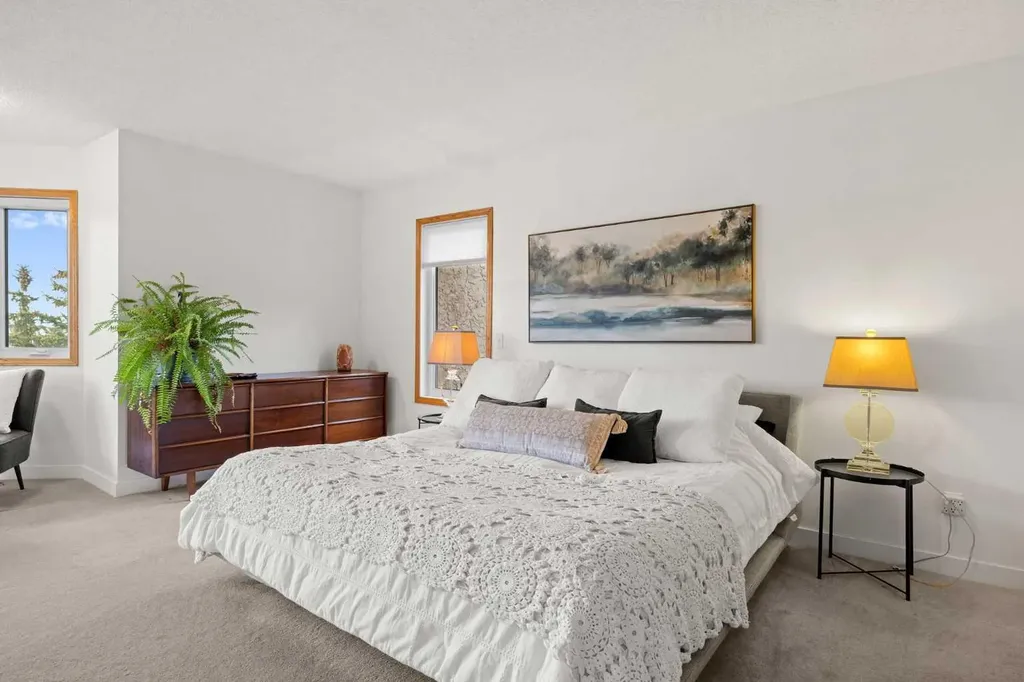 47 Edgeridge Court NW Calgary AB T3A 4P1