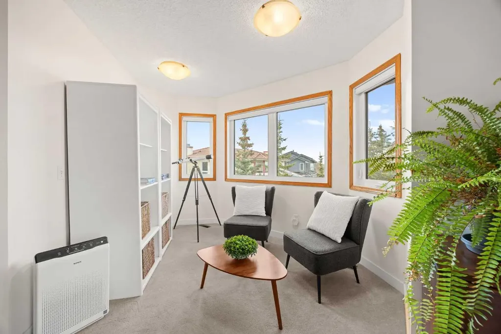 47 Edgeridge Court NW Calgary AB T3A 4P1