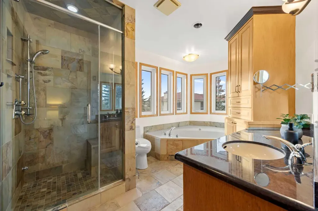 47 Edgeridge Court NW Calgary AB T3A 4P1