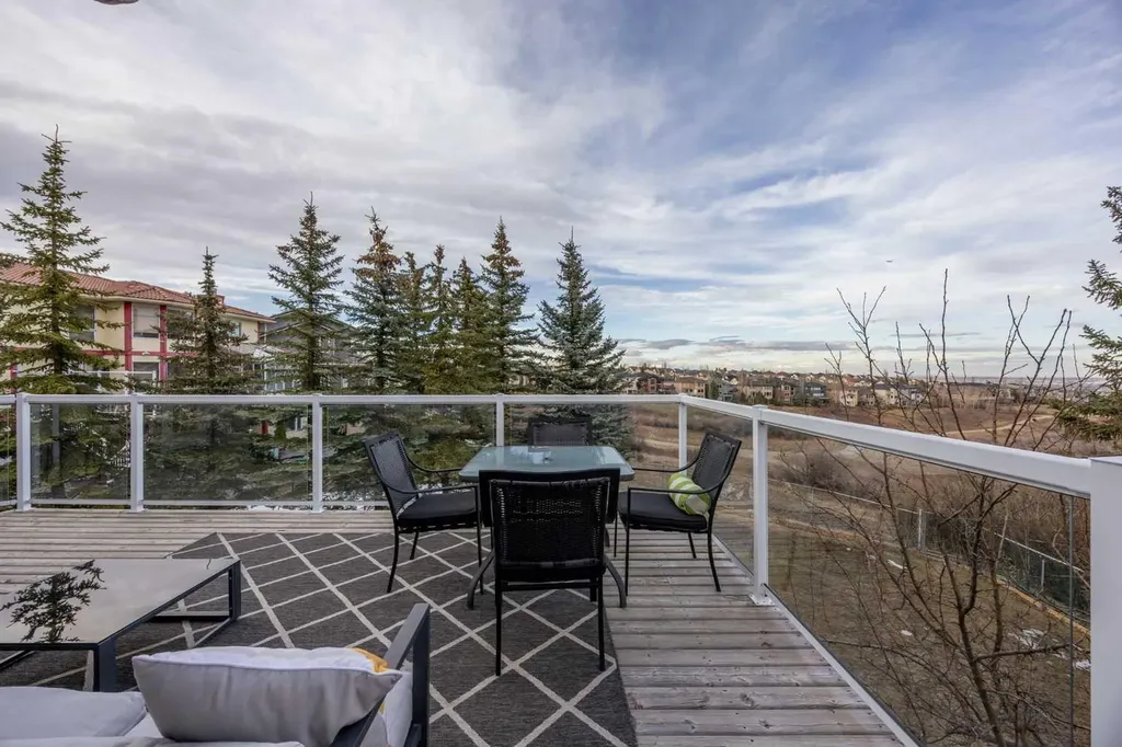 47 Edgeridge Court NW Calgary AB T3A 4P1