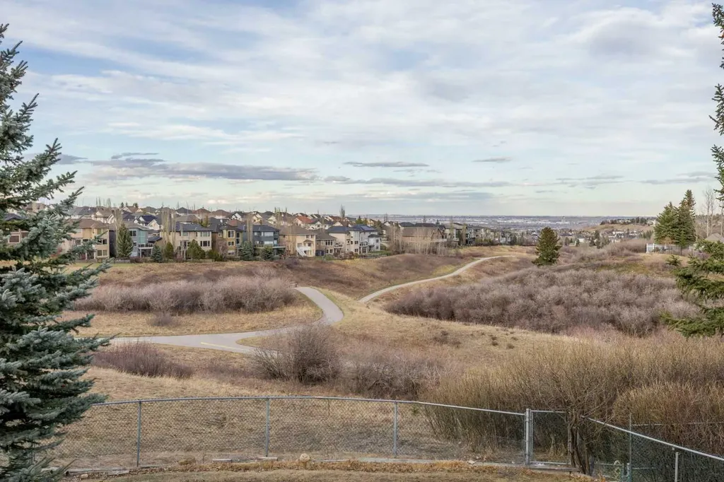 47 Edgeridge Court NW Calgary AB T3A 4P1