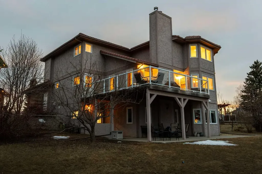 47 Edgeridge Court NW Calgary AB T3A 4P1