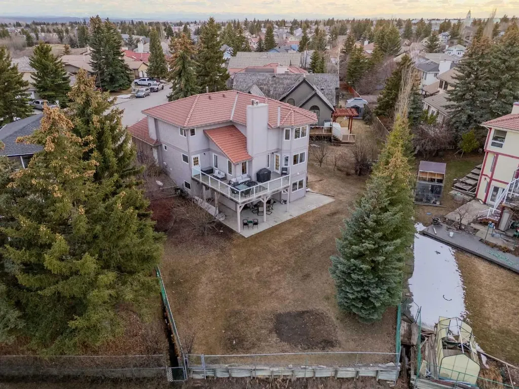 47 Edgeridge Court NW Calgary AB T3A 4P1