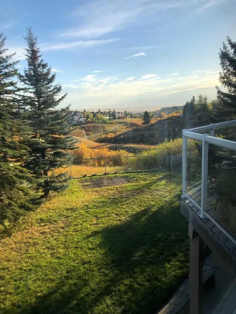 47 Edgeridge Court NW Calgary AB T3A 4P1