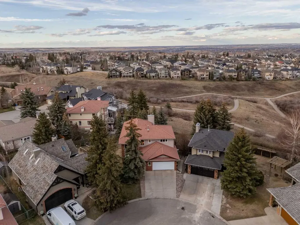 47 Edgeridge Court NW Calgary AB T3A 4P1