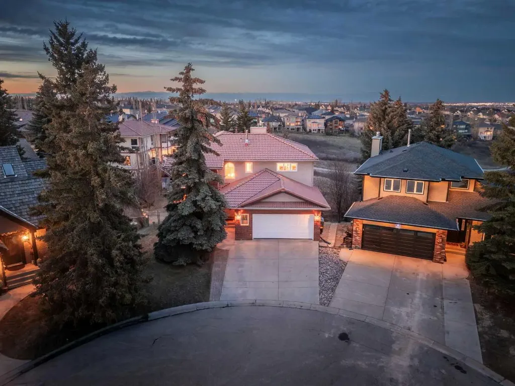 47 Edgeridge Court NW Calgary AB T3A 4P1