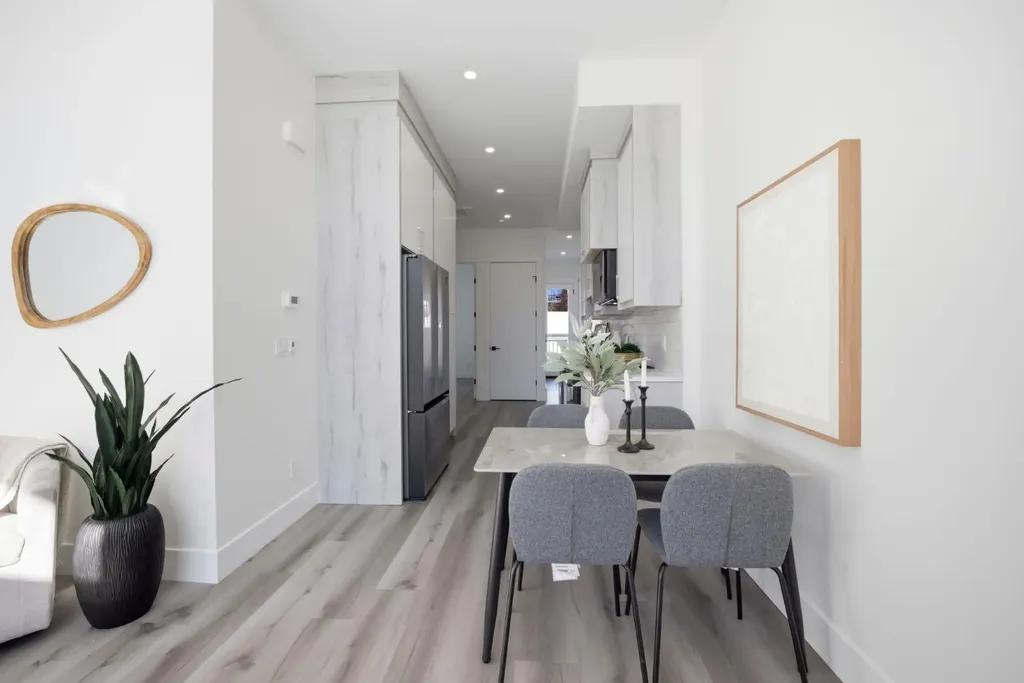 8518 & 8520 33 Avenue NW Calgary AB T3B 1M1