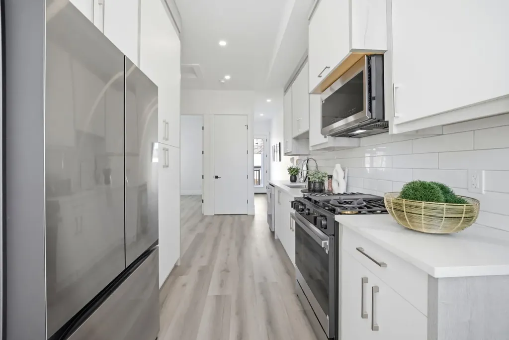 8518 & 8520 33 Avenue NW Calgary AB T3B 1M1
