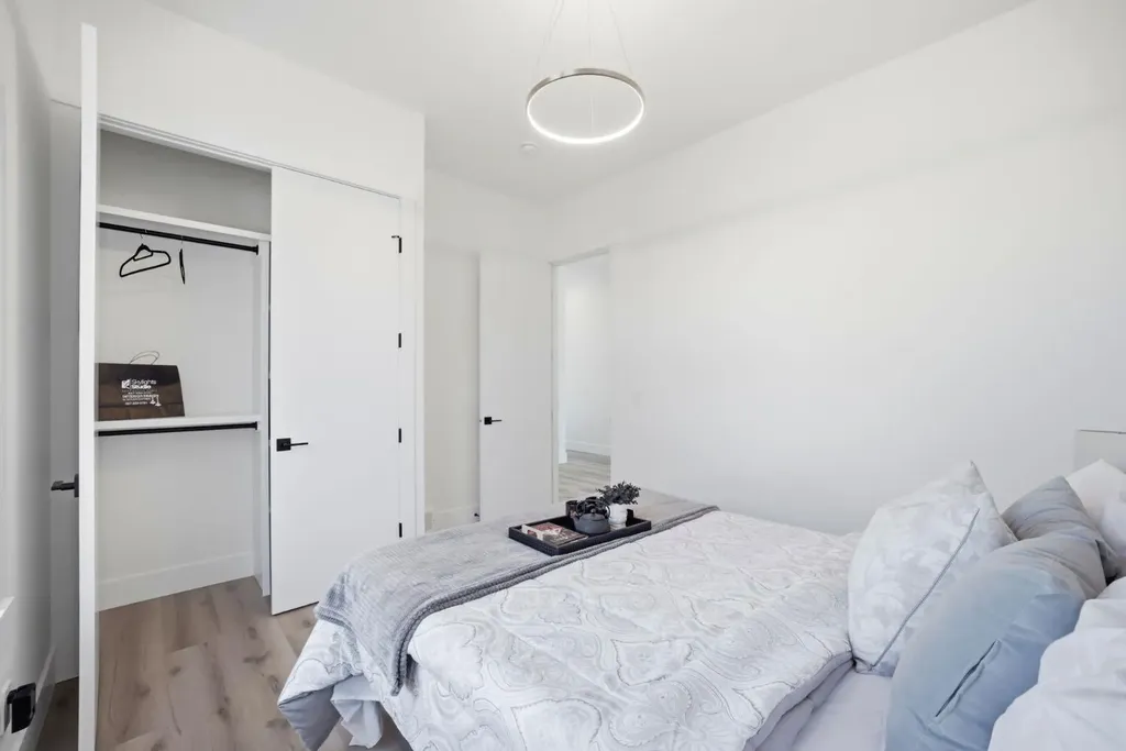 8518 & 8520 33 Avenue NW Calgary AB T3B 1M1