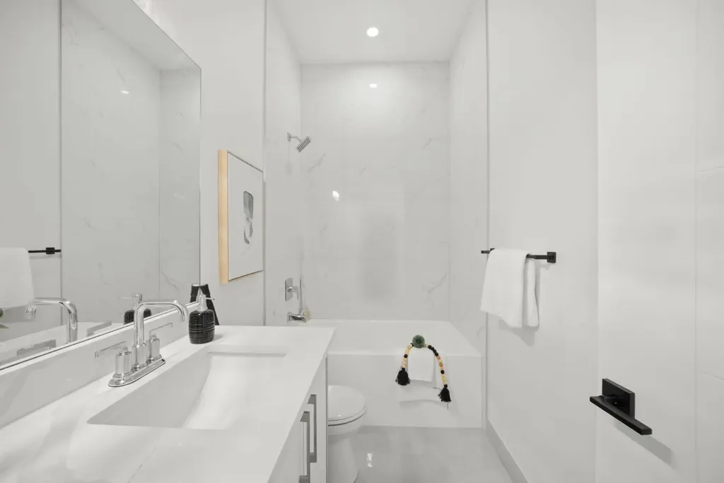 8518 & 8520 33 Avenue NW Calgary AB T3B 1M1