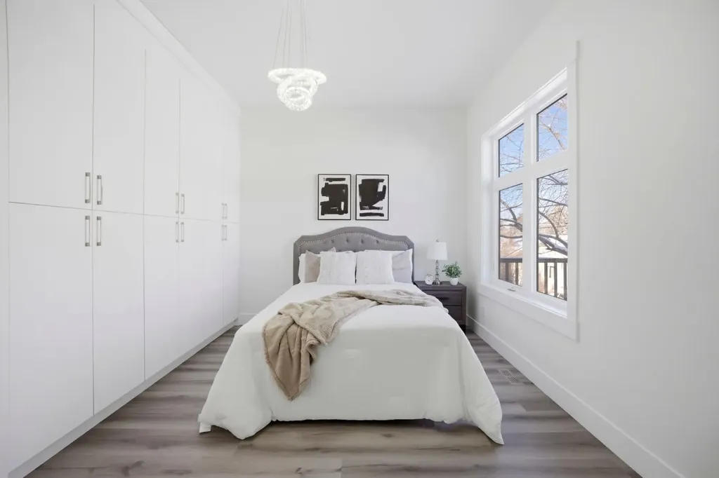 8518 & 8520 33 Avenue NW Calgary AB T3B 1M1
