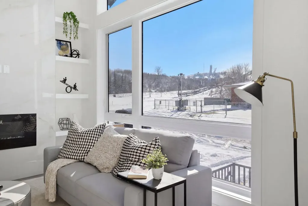 8518 & 8520 33 Avenue NW Calgary AB T3B 1M1