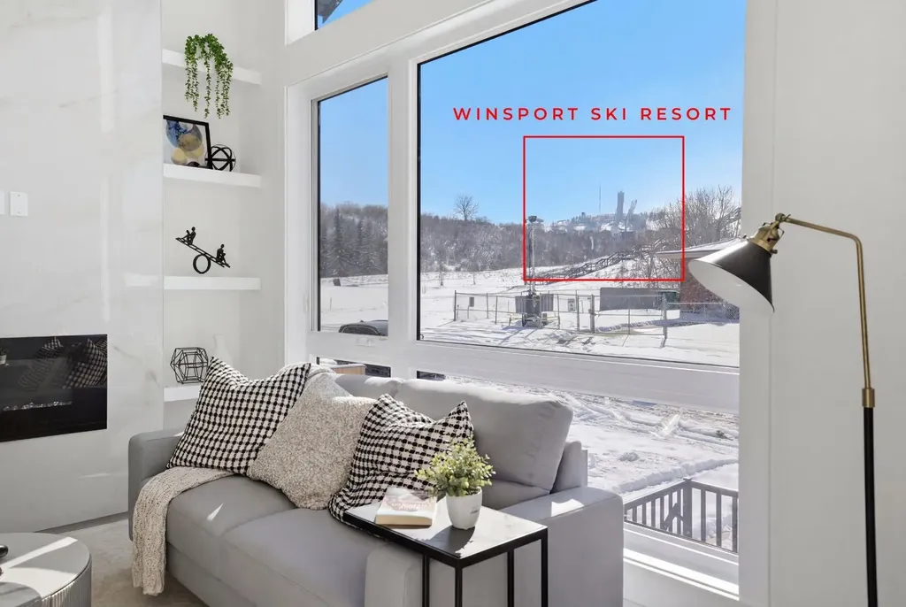 8518 & 8520 33 Avenue NW Calgary AB T3B 1M1