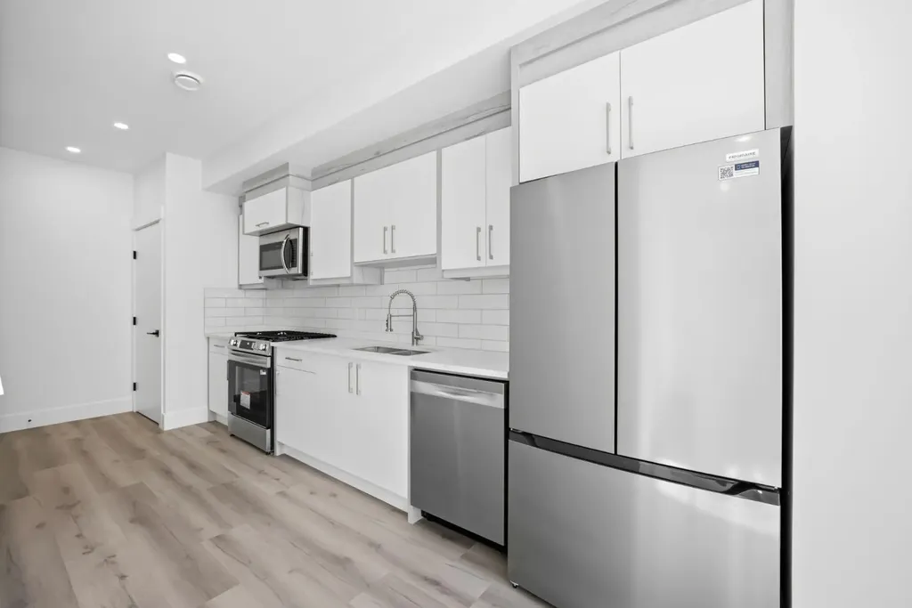 8518 & 8520 33 Avenue NW Calgary AB T3B 1M1