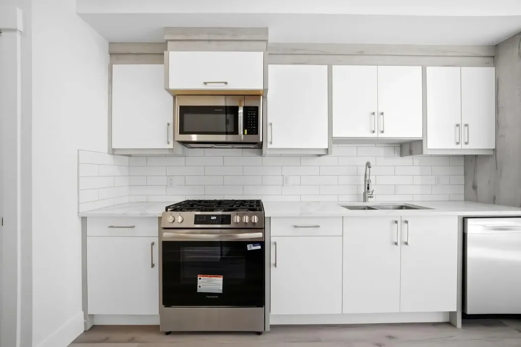 8518 & 8520 33 Avenue NW Calgary AB T3B 1M1