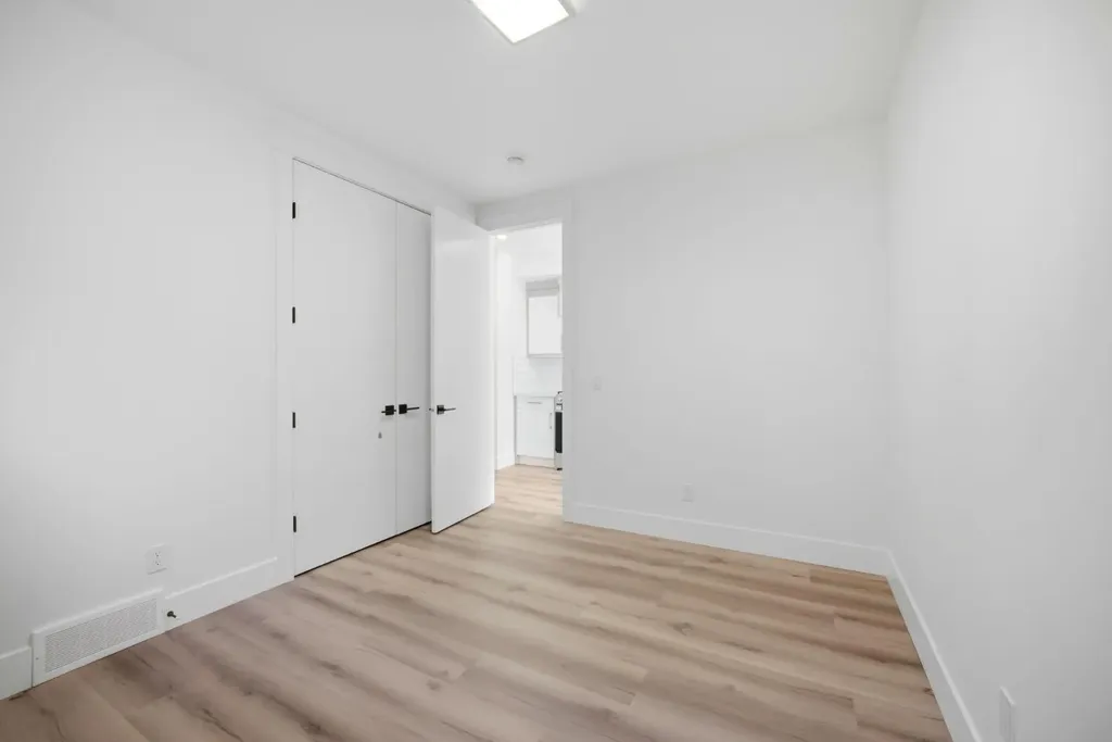 8518 & 8520 33 Avenue NW Calgary AB T3B 1M1