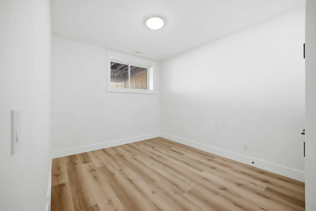 8518 & 8520 33 Avenue NW Calgary AB T3B 1M1