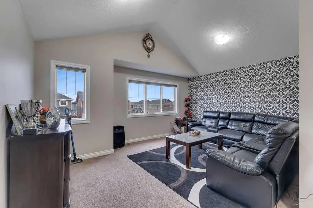 28 Saddlelake Common NE Calgary AB T3J 0W2