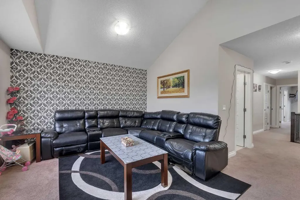 28 Saddlelake Common NE Calgary AB T3J 0W2