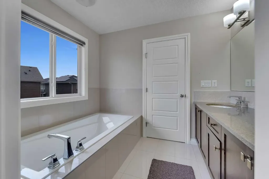 28 Saddlelake Common NE Calgary AB T3J 0W2