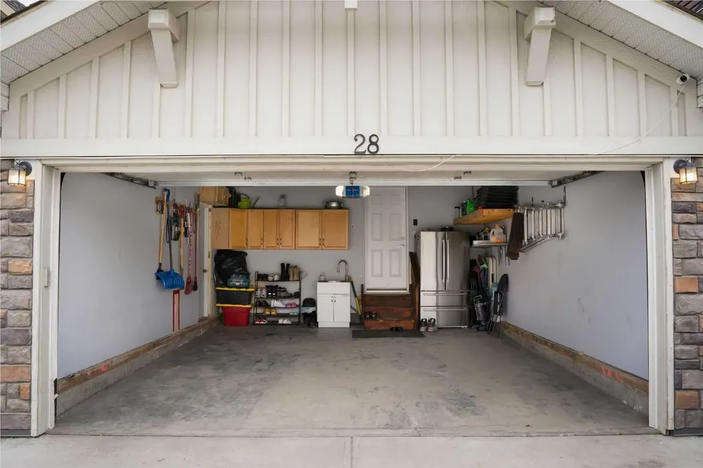 28 Saddlelake Common NE Calgary AB T3J 0W2