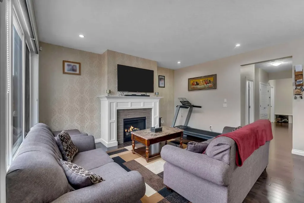 28 Saddlelake Common NE Calgary AB T3J 0W2