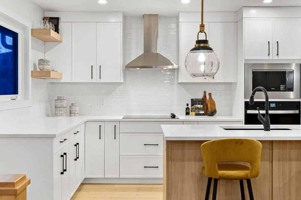 1731 111 Avenue SW Calgary AB T2W 1R6