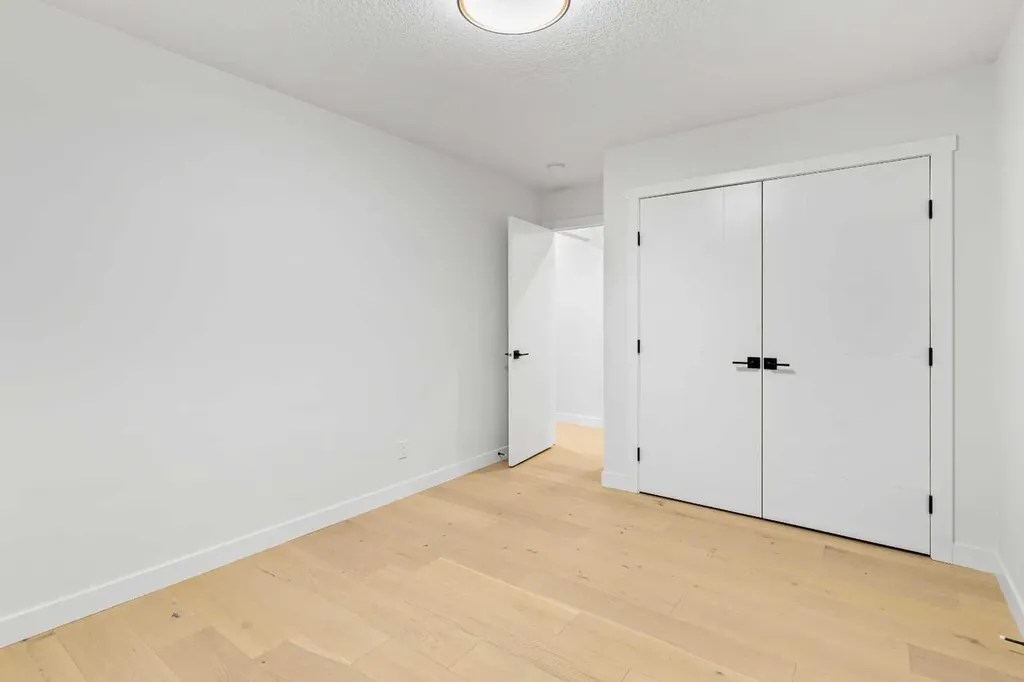 1731 111 Avenue SW Calgary AB T2W 1R6