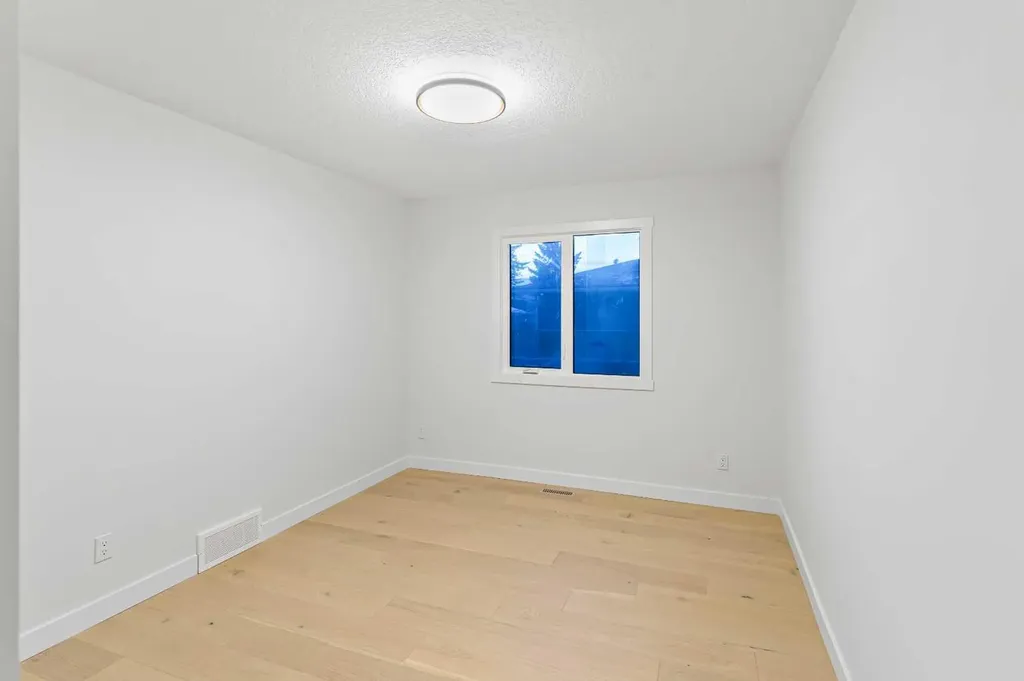 1731 111 Avenue SW Calgary AB T2W 1R6