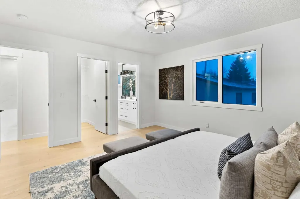 1731 111 Avenue SW Calgary AB T2W 1R6