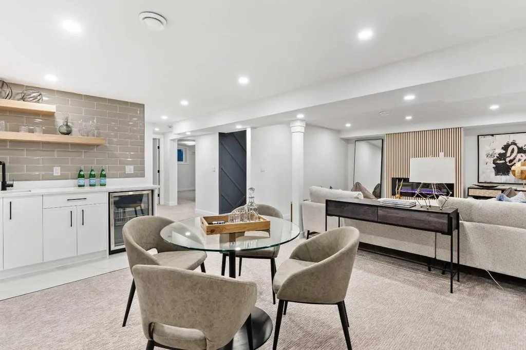 1731 111 Avenue SW Calgary AB T2W 1R6