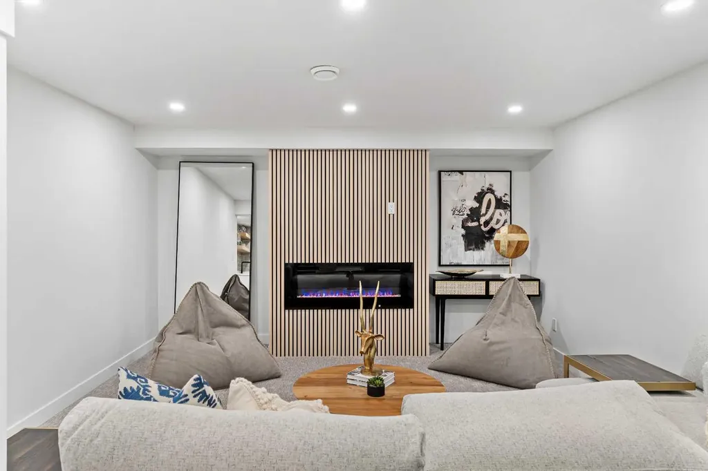 1731 111 Avenue SW Calgary AB T2W 1R6