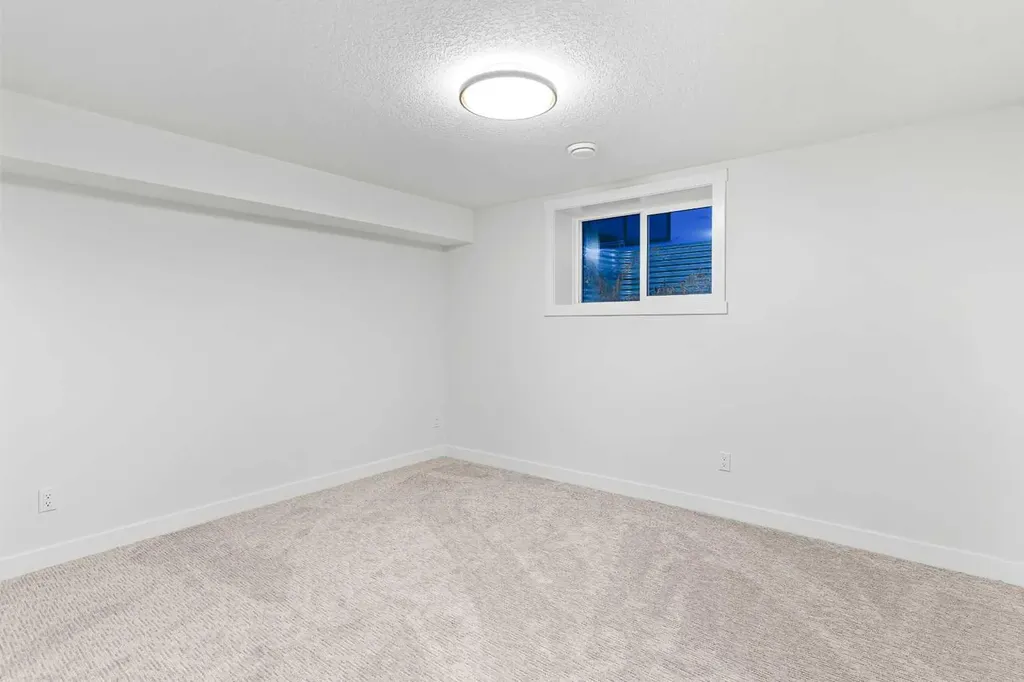 1731 111 Avenue SW Calgary AB T2W 1R6