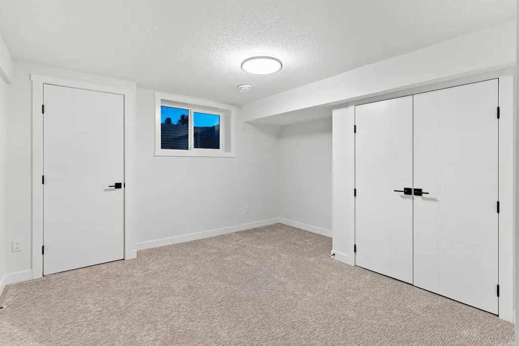 1731 111 Avenue SW Calgary AB T2W 1R6