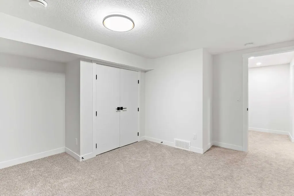 1731 111 Avenue SW Calgary AB T2W 1R6
