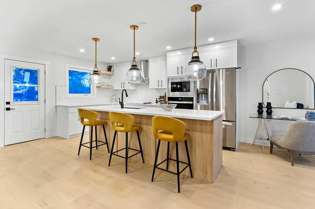 1731 111 Avenue SW Calgary AB T2W 1R6